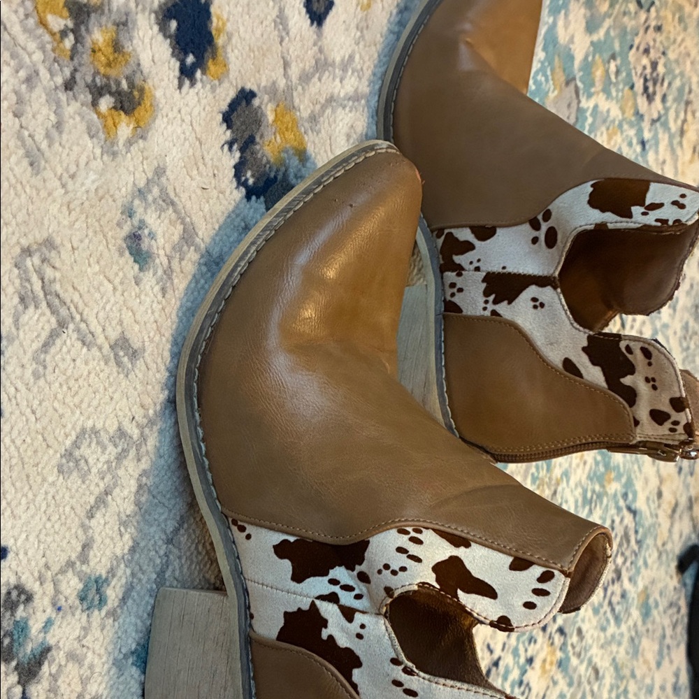 Pierre Dumas Tan and Cream Ankle Booties